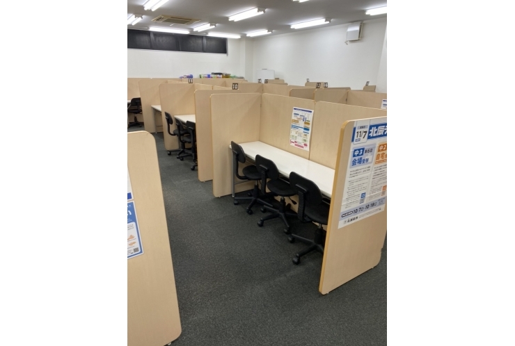 教室のブースの配置換えをしました