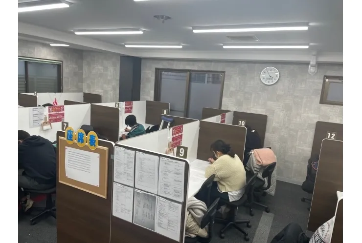 【日曜日も開校中！是非自習室をご利用下さい！】