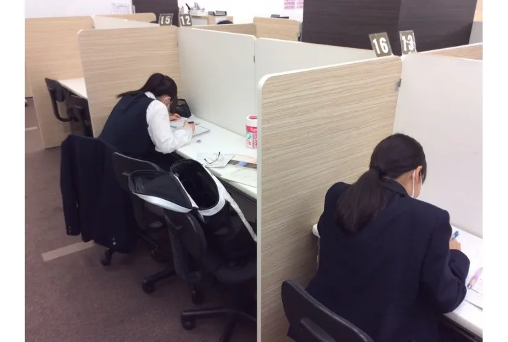 高校生テスト期間の自習の様子【英才個別学院 矢口渡校】