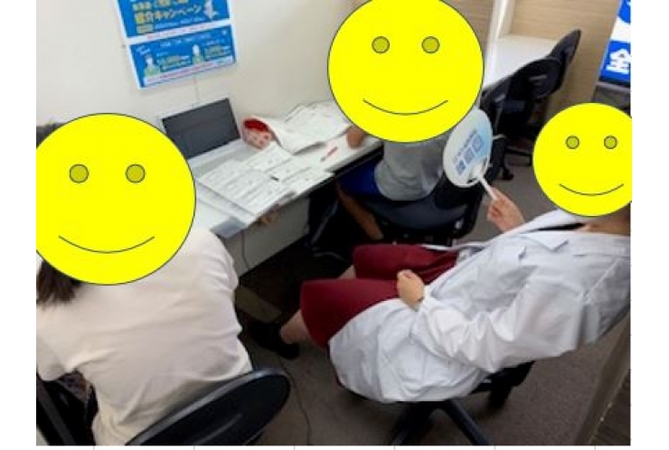 【夏期講習スタート！の授業風景】先生が生徒をうちわで扇いでくれる塾（笑）