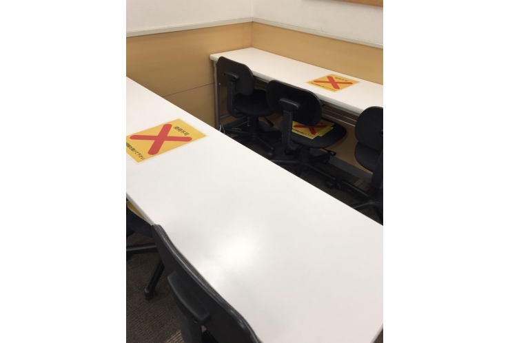 暑い！　そうだ、塾で夏休みの宿題して帰ろう！