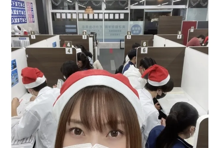 教室内もクリスマスムードに☆