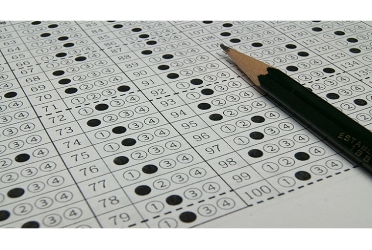 2025年度大学入試から情報Ⅰが必須科目？