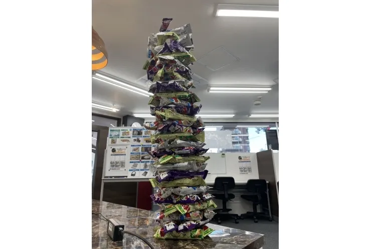 ゲリライベント開催！ ピッタリ止めろお菓子タワー！