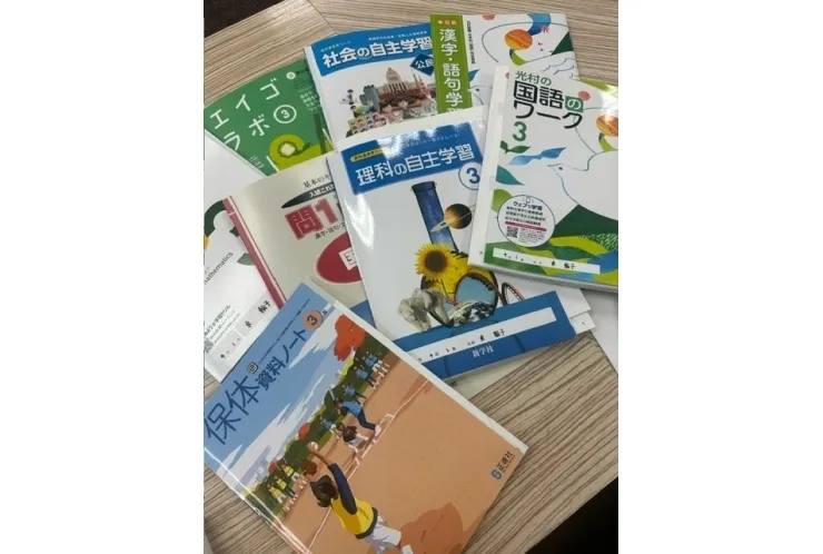 学校ワーク回収してます、テストに向けて！！