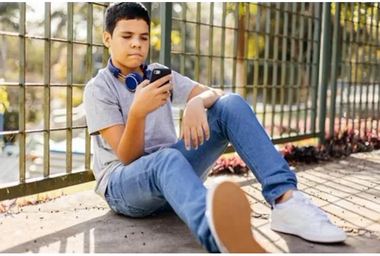 スマホで集中力が落ちる理由、脳科学で解説！〜スマホ依存から脱却する3つの方法〜